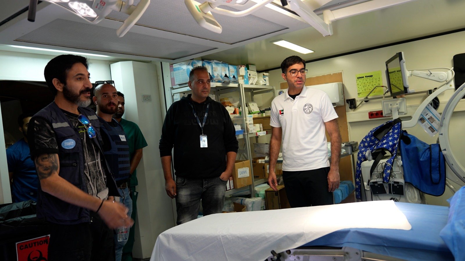 البعثة الدولية (IMC)  تزور المستشفى الميداني الإماراتي وتستلم سيارات إسعاف لدعم القطاع الصحي في غزة