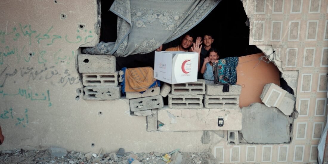 عامان من العطاء الإماراتي في غزة: مساعدات ضخمة وتدخلات إنسانية واسعة