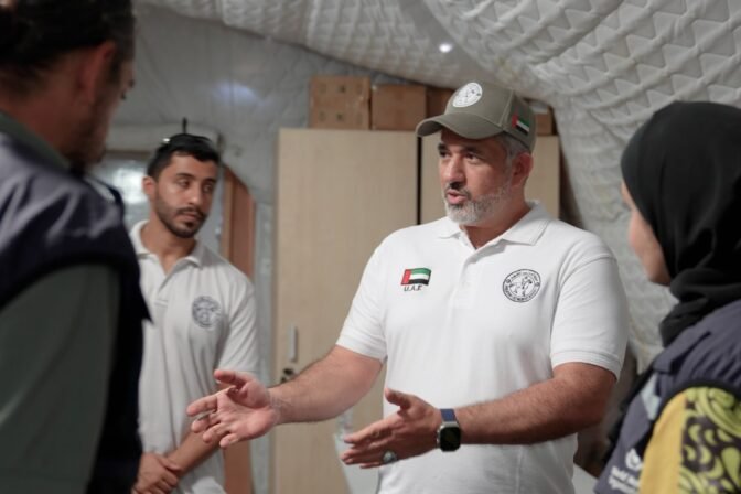 وفد من منظمة الصحة العالمية يتسلّم أدوية ومستلزمات طبية خلال زيارته للمستشفى الميداني الإماراتي