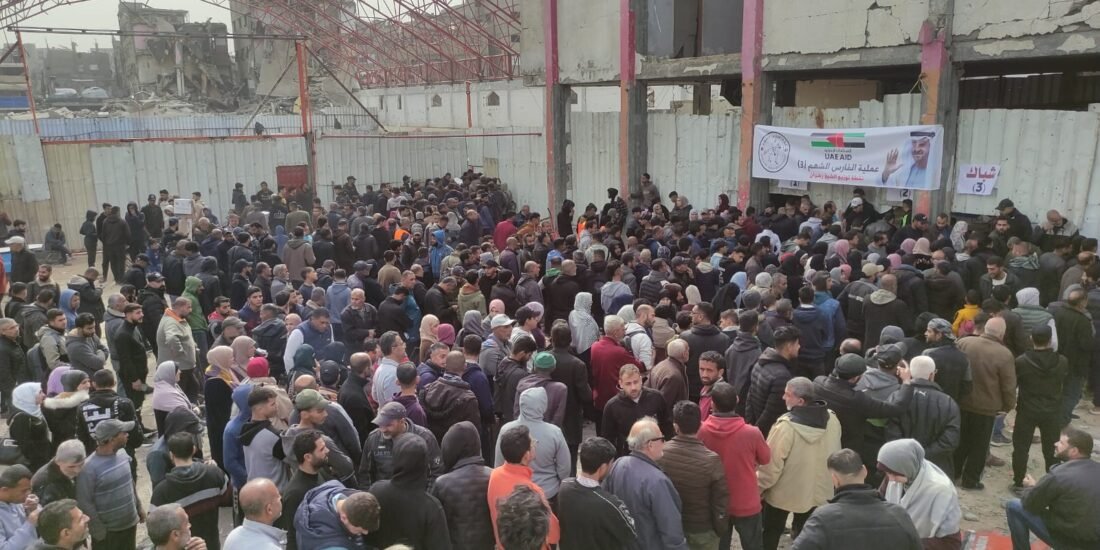 Operation Chivalrous Knight (3)  distributes 7,500 food parcels in areas crowded with displaced people in northern Gaza