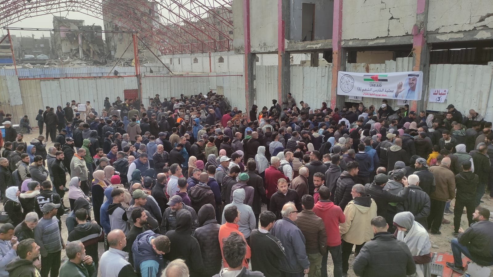 Operation Chivalrous Knight (3)  distributes 7,500 food parcels in areas crowded with displaced people in northern Gaza