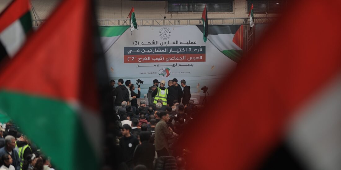 بدعمٍ كريم من مؤسسة خليفة الإنسانية… عملية “الفارس الشهم (3)” تُجري قرعة اختيار العرسان المشاركين في حفل “ثوب الفرح 2”