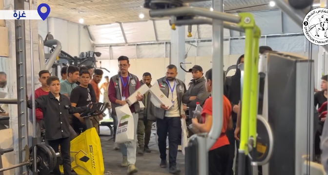 عملية الفارس الشهم 3 تساند الرياضيين في غزة بتوزيع ملابس وتمر