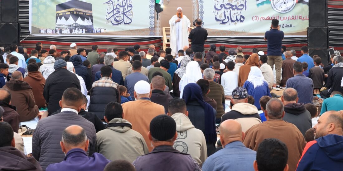 عملية الفارس الشهم 3 تُقيم صلاة عيد الأضحى بين النازحين في شمال وجنوب قطاع غزة