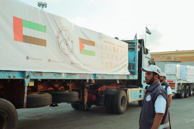 دخول 5 قوافل مساعدات إماراتية إلى قطاع غزة تحمل 938 طناً من المساعدات الإنسانية
