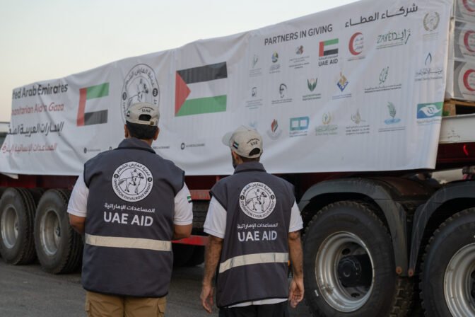 دخول 5 قوافل مساعدات إماراتية إلى قطاع غزة تحمل 800 طن من المساعدات الإنسانية